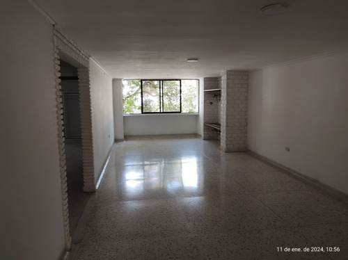 Se Vende Apartamento En El Barrio De Altos De Riomar 