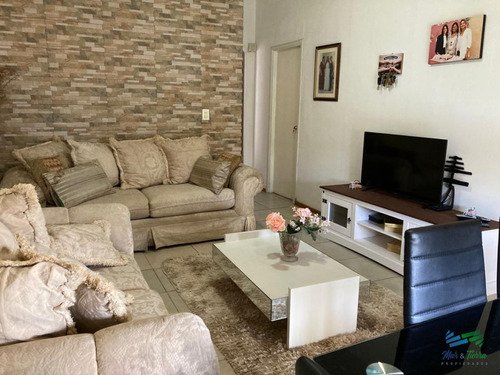 Venta De Casa De 2 Dormitorios 1 Baño,  A La Venta En Pando, Canelones, 