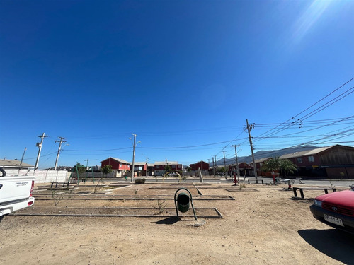 Venta De Hermosa Y Comoda Casa 3d2b Con Local Comercial
