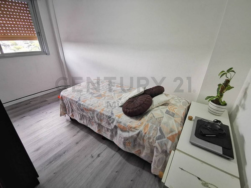 Imagen 5 de 13 de Venta De Departamento De Dos Dormitorios En Villa Elisa