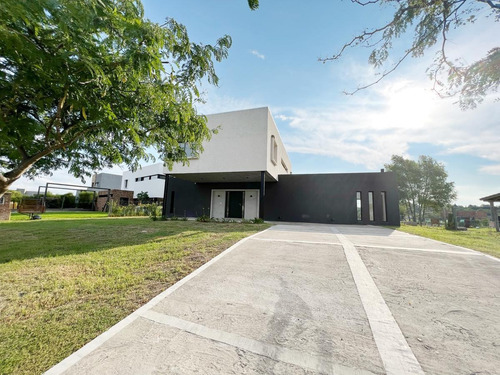 Imagen 2 de 30 de Casa En Venta En El Canton Barrio Norte A Laguna Con Pileta