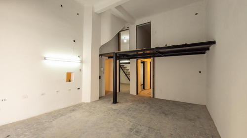 Venta Local De 4 Ambientes En Balvanera