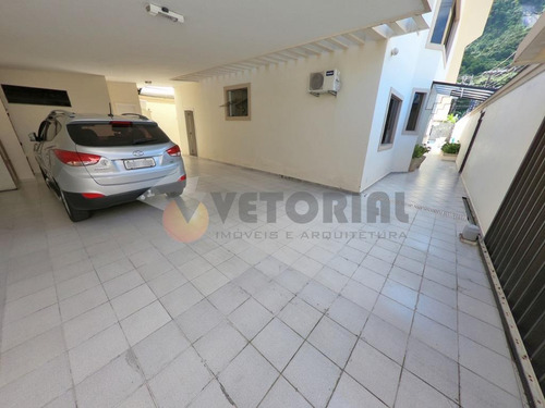 Sobrado Com 04 Dormitórios E 480m² No Sumaré - Caraguatatuba - Sp - So0138
