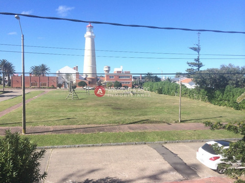 Casa En Venta, Peninsula, Punta Del Este, 4 Dormitorios.- Ref: 6618
