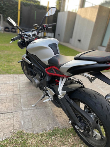 Imagen 4 de 8 de Triumph Triple Street 765 R