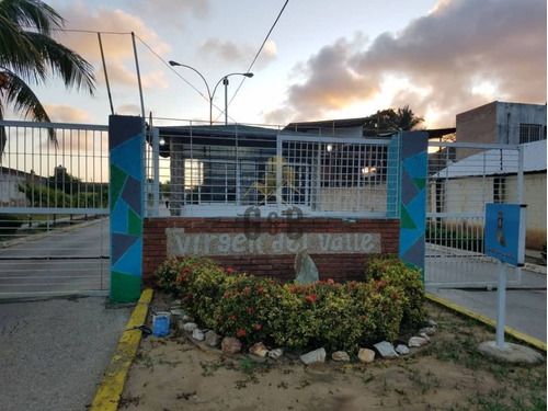Imagen 1 de 11 de Town House Urb. Virgen Del Valle - Urb. Conejeros Municipio Garcia- Isla De Margarita