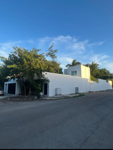 Venta Casa De Un Piso En Esquina Con Amplio Terreno, Temozon Norte