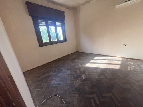 Venta Casa Sólida Con Amplio Terreno En Paso De La Arena, Padrón Único, 2 Dormitorios, Garage Varios Vehículos, Jardín, Fondo, Gran Potencial