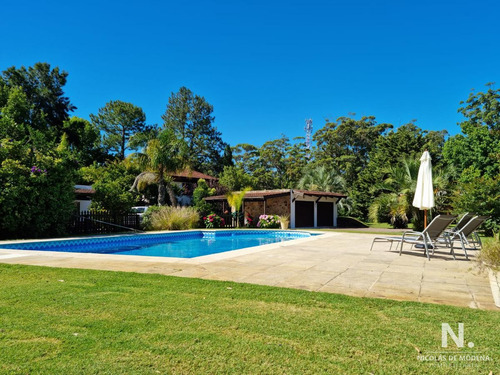 Hermosa Casa En Solanas De 3 Dormitorios Con Barbacoa Y Piscina 