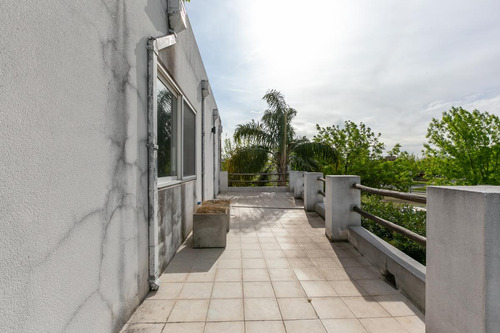 Venta Casa De 4 Ambientes Ubicada En Country Terravista, Zona Oeste.