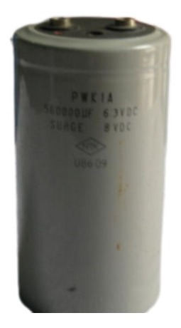 Condensador Electrolítico En Dc 560000uf 6.3vol (Usado)