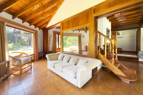 Casa En Venta En Barrio Parque Belen De Escobar