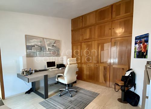 Casa En Venta En Jacarandas Qro, Con 4 Habitaciones
