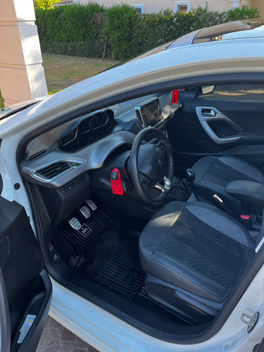 Peugeot 208 1.6 Feline