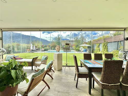 En Condominio: Los Bravos / Craighouse