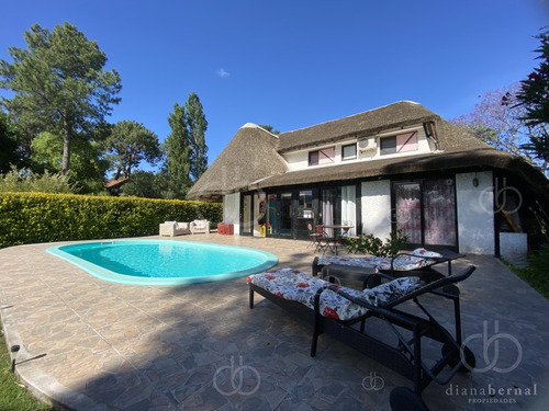 Cabaña Con Piscina Climatizada, Barbacoa Y 3 Dorm. Pinares, Punta Del Este