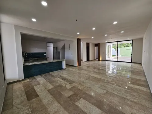Casa En Venta Con 4 Recámaras Y Alberca En Mérida