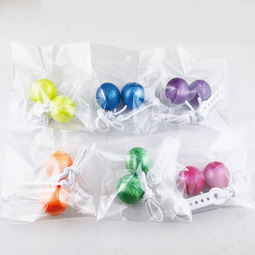 Swing Bump Ball On A String Party Favor Para Rosa
