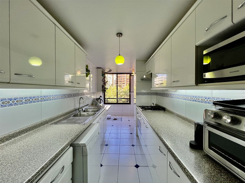 Departamento En Venta De 4 Dorm. En Las Condes .metro.
