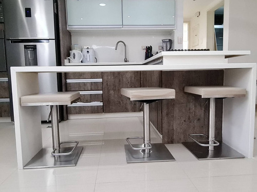 Imagen 6 de 14 de Venta De Exclusivo Apartamento En Mañongo Resd. Puerta Real.