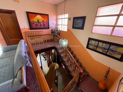 En Venta Posada De 11 Habitaciones En La Avenida 2 Sector Glorias Patrias, Mérida.