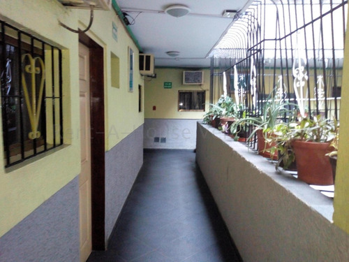 Hotel En Venta Macuto #24-24065 Johana Blanco
