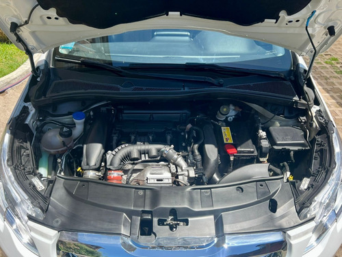 Imagen 19 de 25 de Peugeot 2008 1.6 Sport 2017