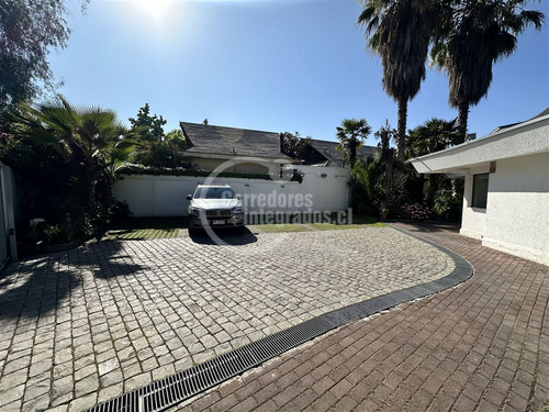 Casa En Venta De 7 Dorm. En Vitacura