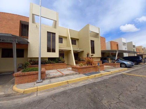 Se Vende Townhouse Altos De Guataparo Ar