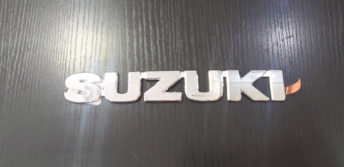 Logo Suzuki Letras Insignia Emblema Cromadas