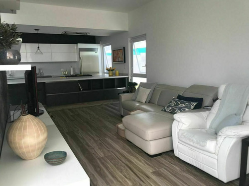 Casa De Ensueño En Venta En Villas Del Mesón