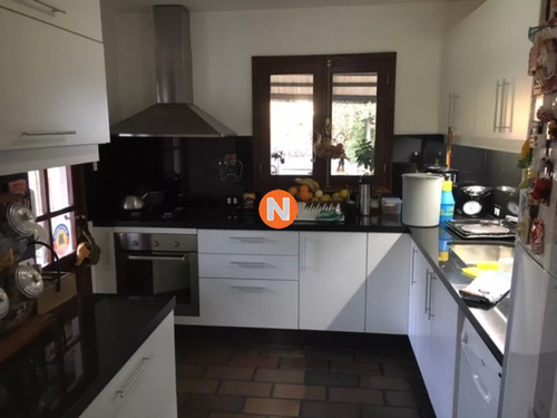 Muy Linda Casa En Venta, Gran Terreno Y Barbacoa
