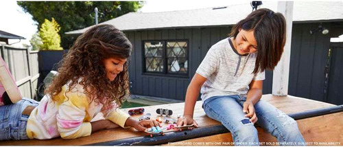 Hot Wheels Mattel Mini Monopatín Con Zapatillas Modelos Surt