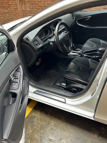 Volvo V40 2.0 T4 Drive-e R-design