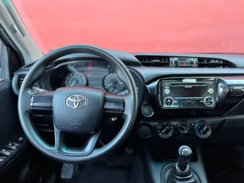 Toyota Hilux 2.7 Cabina Doble Sr Mt