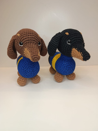Amigurumi Perro Salchicha Con Remera De Boca Tejido A Cochet