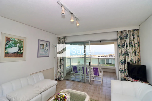Apartamento Ubicado En La Icónica Playa Brava