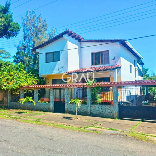 Casa En Venta Con Terreno En Altos De Santa Fe