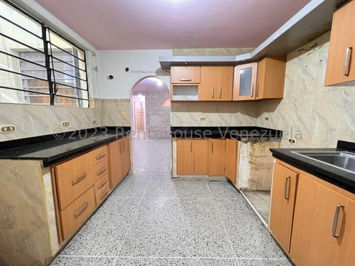 Se Vende Apartamento Maracay Zona Centro 24-9986 Hc