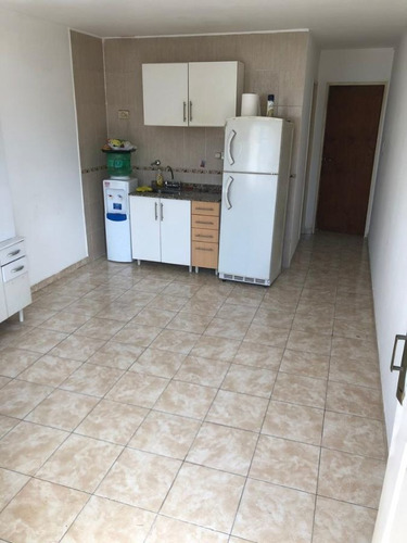 Imagen 7 de 16 de Departamento De 2 Amb - 1° Piso Contrafte - Con Balcon