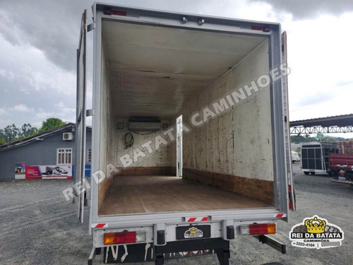 Imagem 11 de 15 de Agrale 9200 Mwm Truck 6x2 Cabine Leito Baú Refrigerado