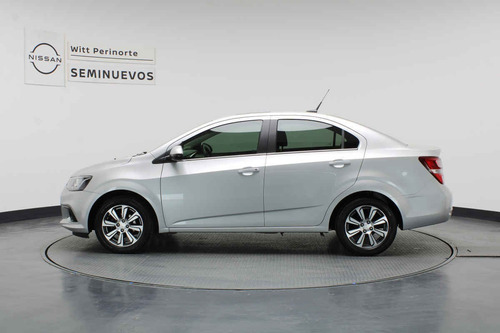 Imagen 2 de 24 de Chevrolet Sonic 2017 4p Premier L4/1.6 Aut