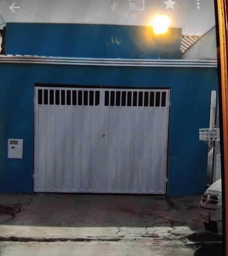 A Casa Tem 3 Dormitórios Sala E Cozinha Grande 1 Banheiro