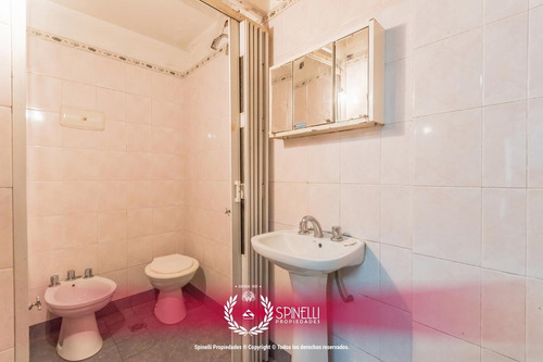 Imagen 4 de 30 de Local Comercial · 45m2 · Bajas Expensas! Excelente Ubicación! A Reciclar! Oportunidad!