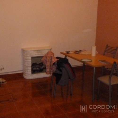 Imagen 5 de 8 de Tipo Casa Al Frente Con Cochera - Lanús Oeste