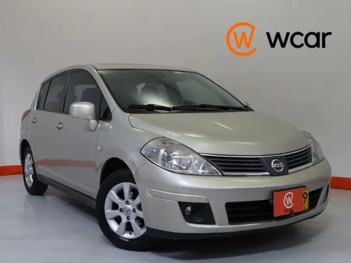 Nissan tiida hb 1.8 Premium