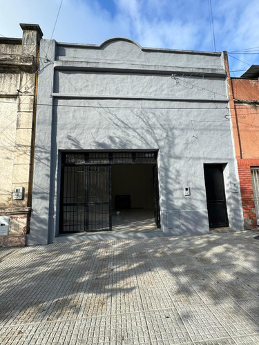 Local Comercial En  Alquiler Zona Plazoleta Mitre Sobre Calle Corrientes