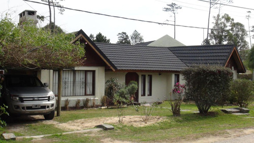 Hermosa Casa Con Piscina En Alquiler Temporario - Pinares