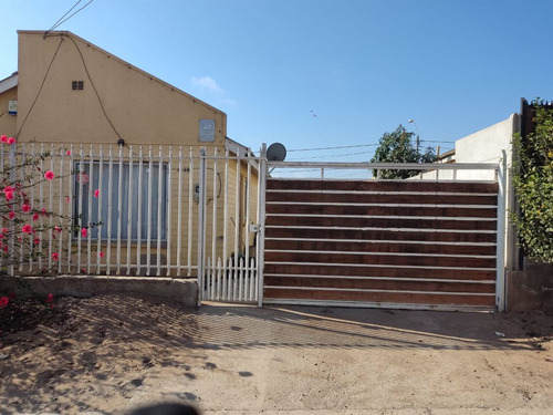 Casa En Venta De 3 Dorm. En La Serena