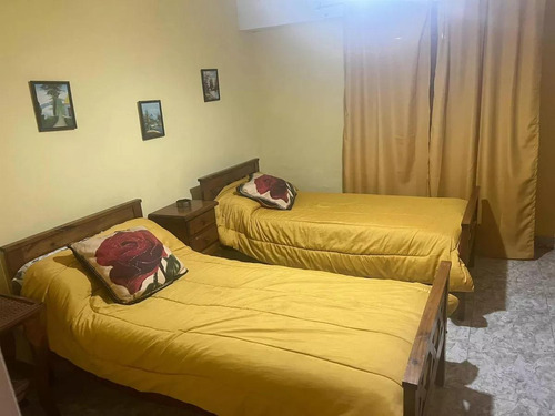 Casa En Venta - 3 Dormitorios 3 Baños - 400mts2 - Azul